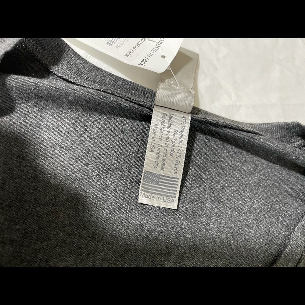 Go Couture Printed V-Neck Sweater Size Large - Picture 2 of 9